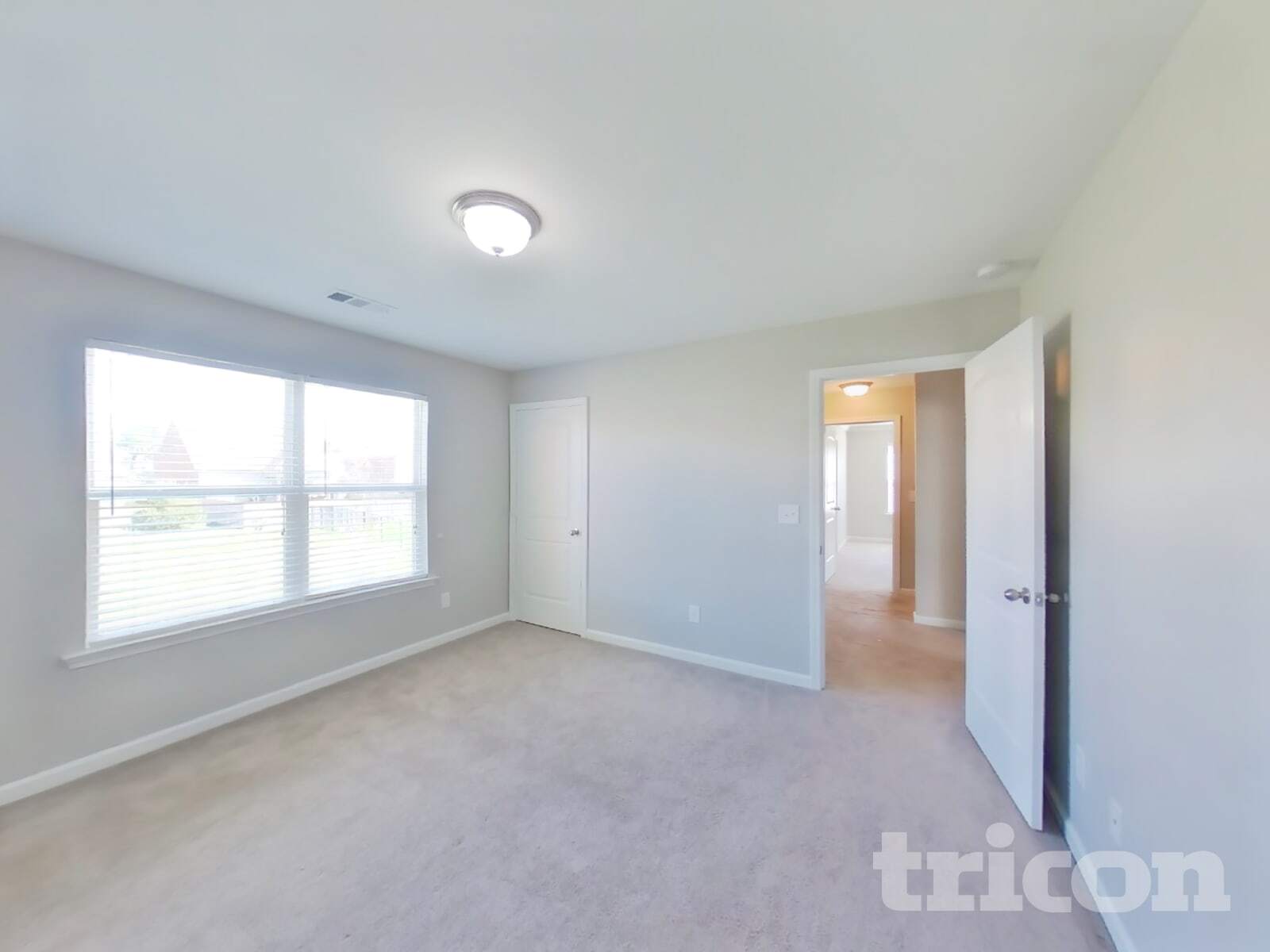 Building Photo - 323 Stratford Park Blvd