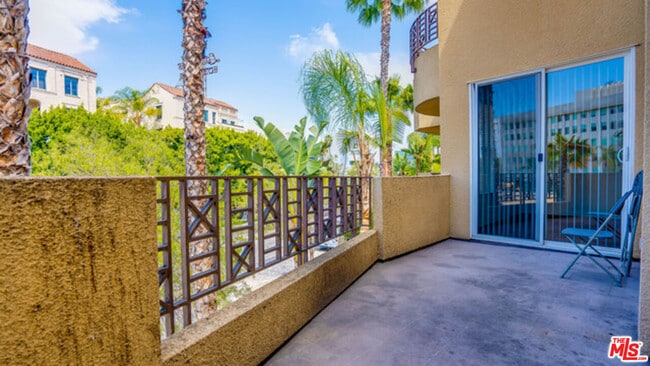 Building Photo - 4100 Wilshire Blvd