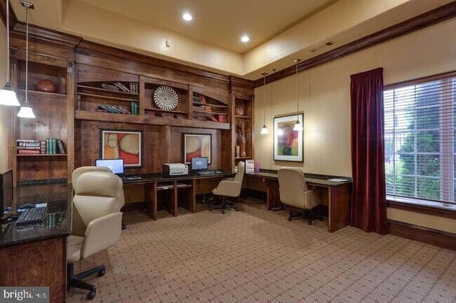 Building Photo - 12925 Centre Park Cir
