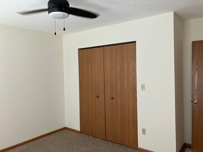 Building Photo - Charming 2-Bedroom Ranch in Peaceful Piqua...