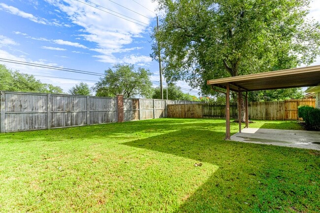 Building Photo - 19414 Leafwood Ln