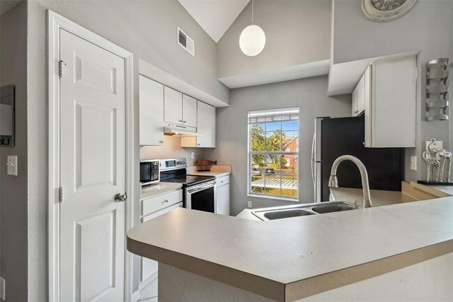 Building Photo - 10462 White Lake Ct