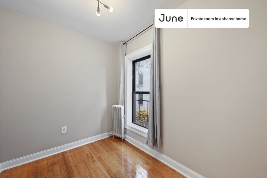 Building Photo - Room in Shared 4 bed/1 bath home