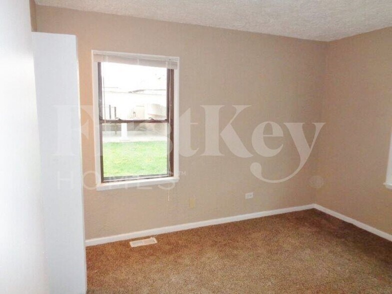 Building Photo - 2337 121st St