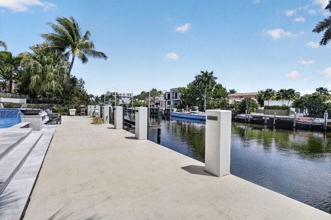 Building Photo - 334 Isle of Capri Dr