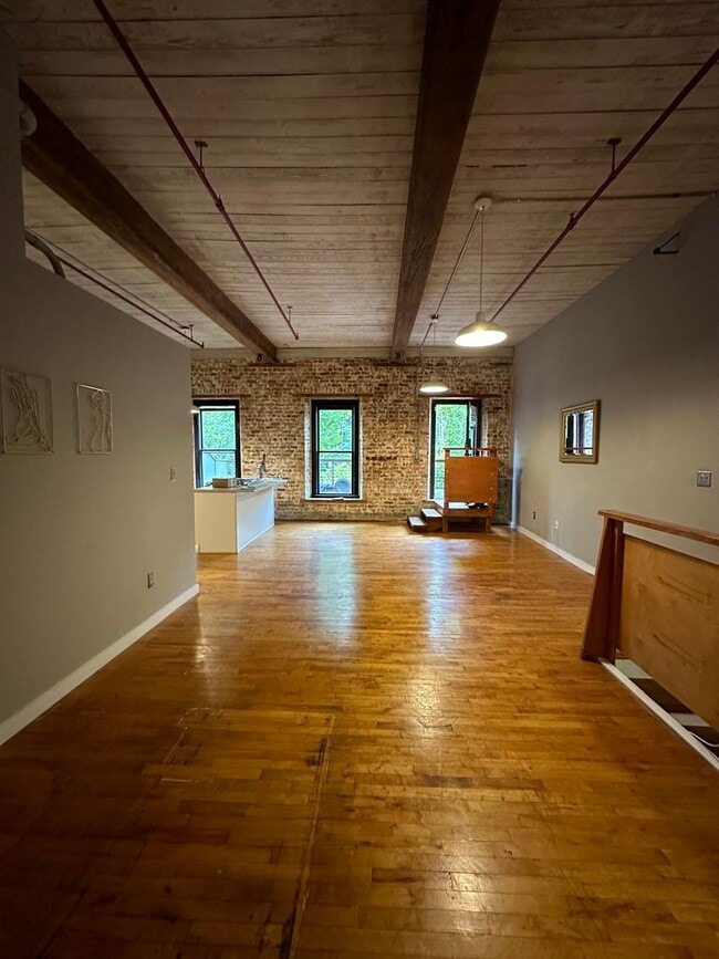 Building Photo - 1 bedroom condo on the river
