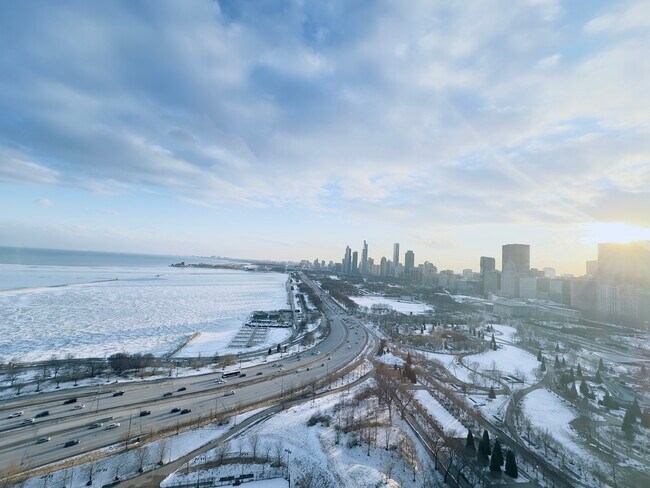 Building Photo - 400 E Randolph St