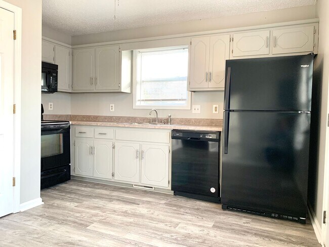Building Photo - 1936 Timberline Cir