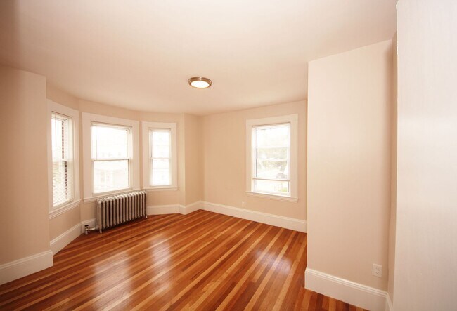 Building Photo - 91 Cushing St