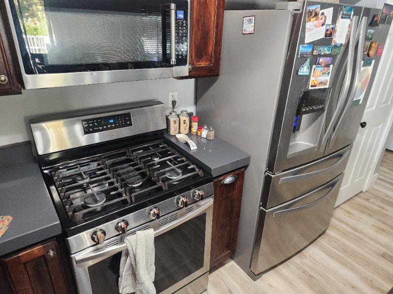 Building Photo - 1846 Stallion Ln