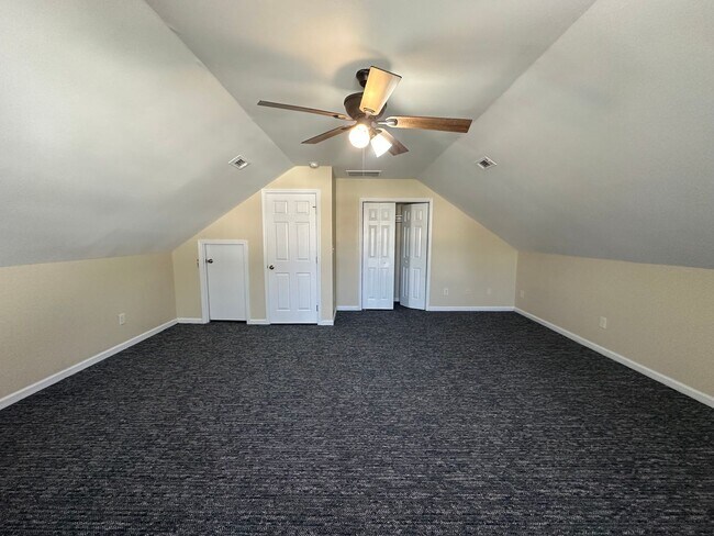 Building Photo - 204 Grandford Pl