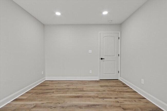 Building Photo - 210 Fields Pond Dr