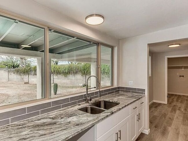 Building Photo - 4BR w/ Pool + Covered Patio in Tucson 85704