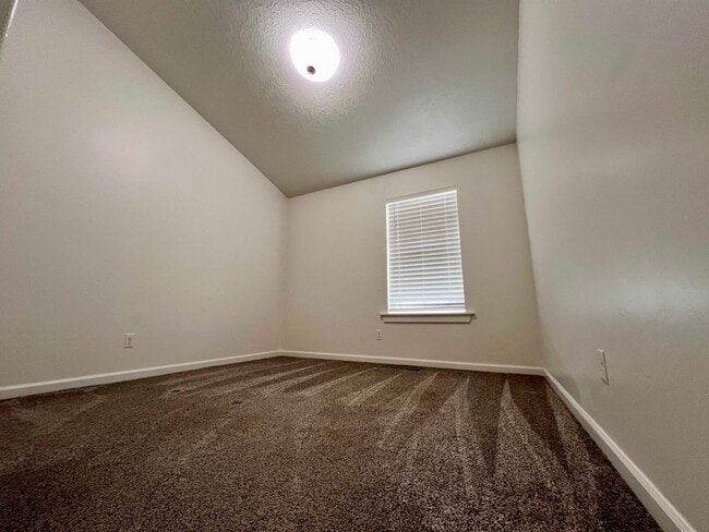 Building Photo - 611 W 650 S