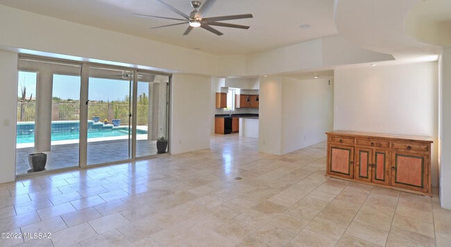 Building Photo - 12866 N High Hawk Dr