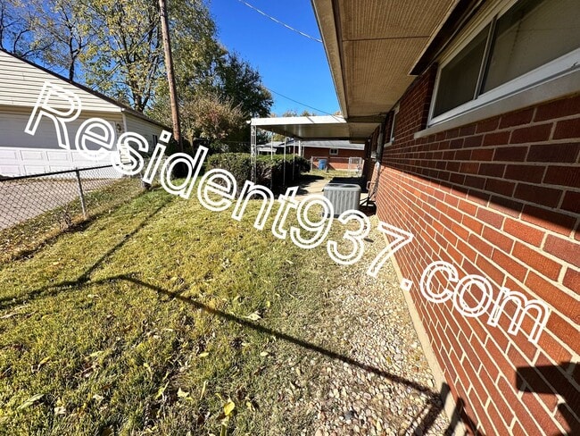 Building Photo - 3 bed 2 bath Home