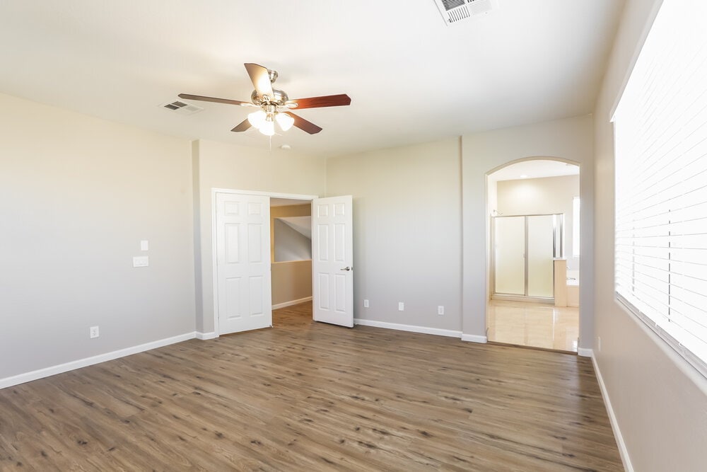 Building Photo - 7504 S 45th Dr