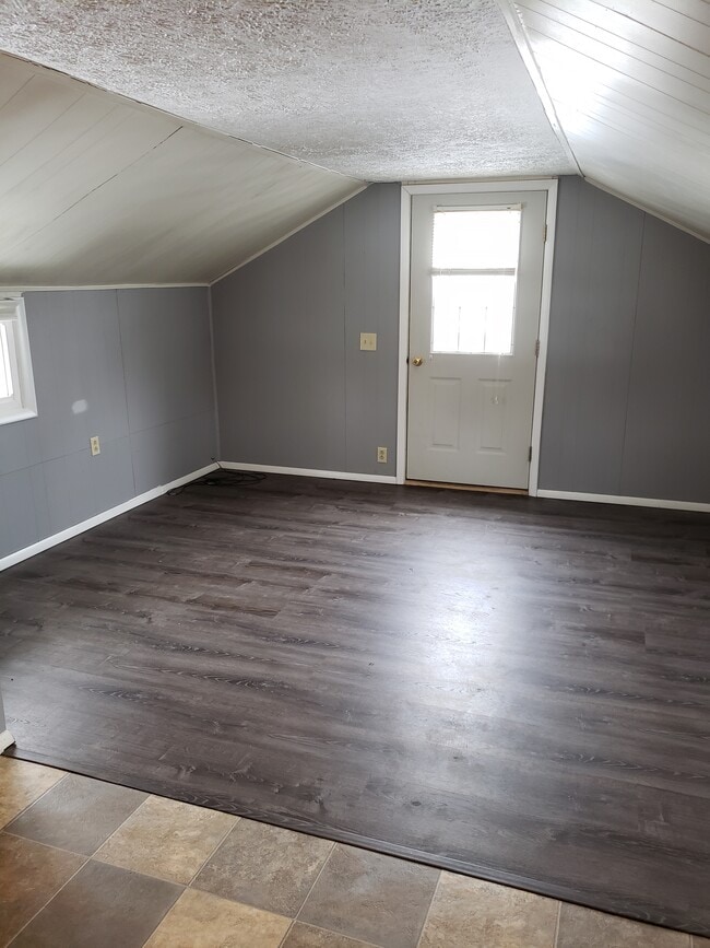 Building Photo - 215 3rd St