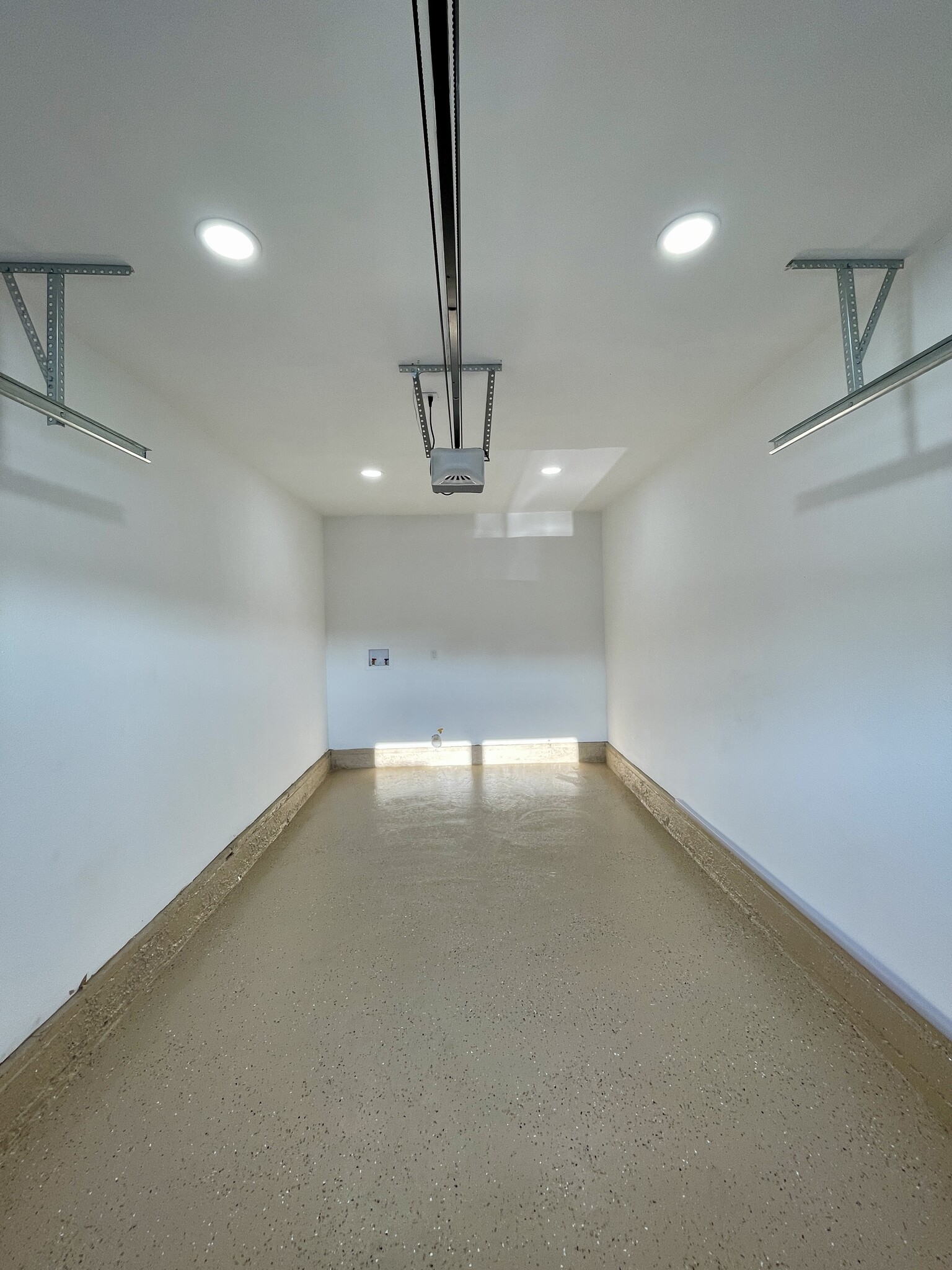 Building Photo - 1606 Steinhart Ave