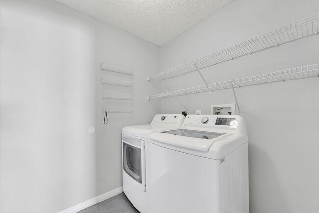 Building Photo - Nice 3/2.5 Home in East Orlando with 2-Car Garage