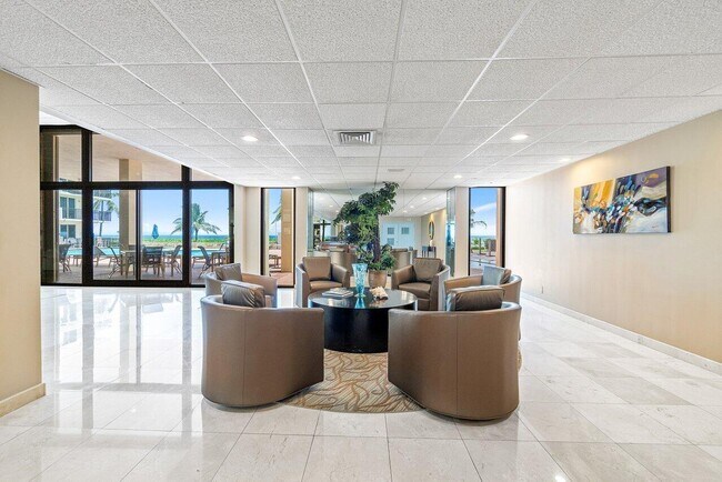 Building Photo - 1147 Hillsboro Mile