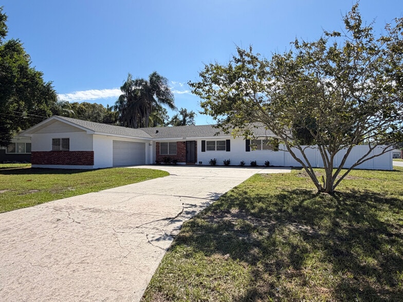 Primary Photo - 1500 Ave E NE