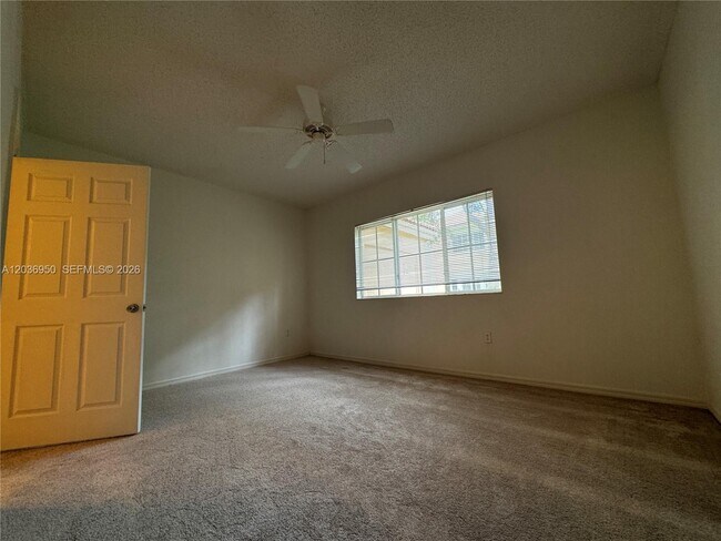 Building Photo - 2492 Centergate Dr