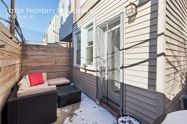 Building Photo - 1708 Sigel St