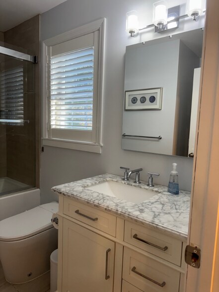 Building Photo - 301 Alexandra Ct