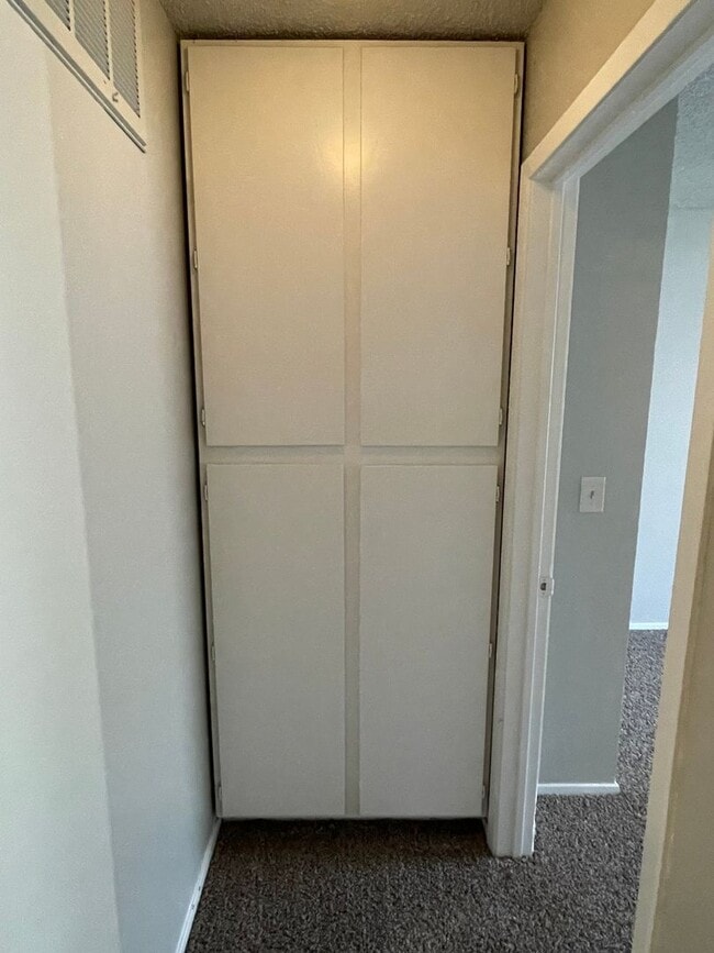 Building Photo - 3 BEDROOM 2 BATH CONDO BY UNT