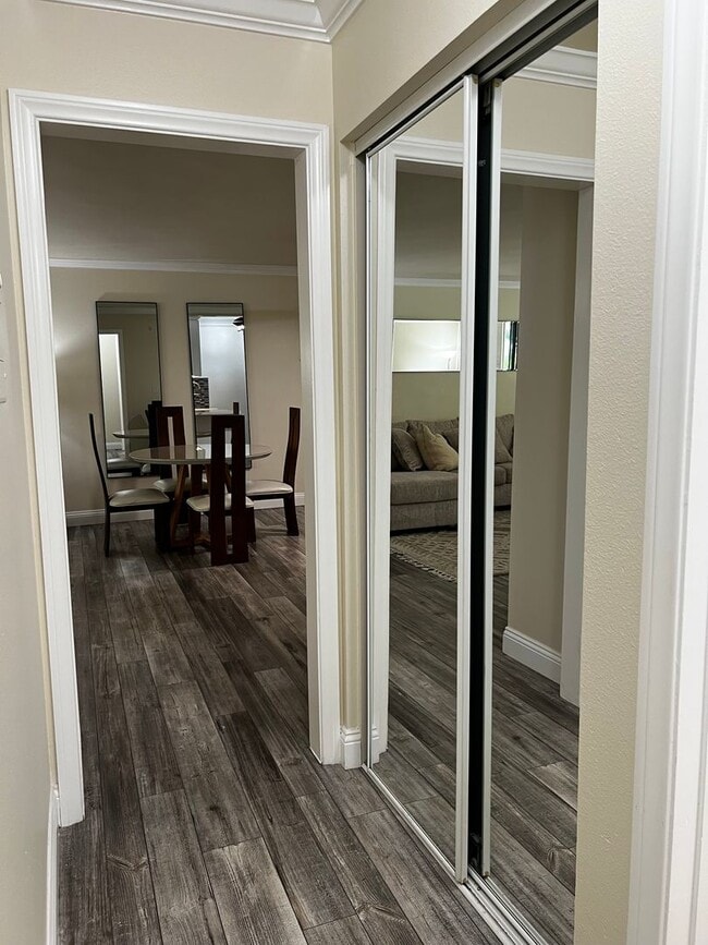 Building Photo - Two Bedroom One Bath Condo for Rent in Pla...