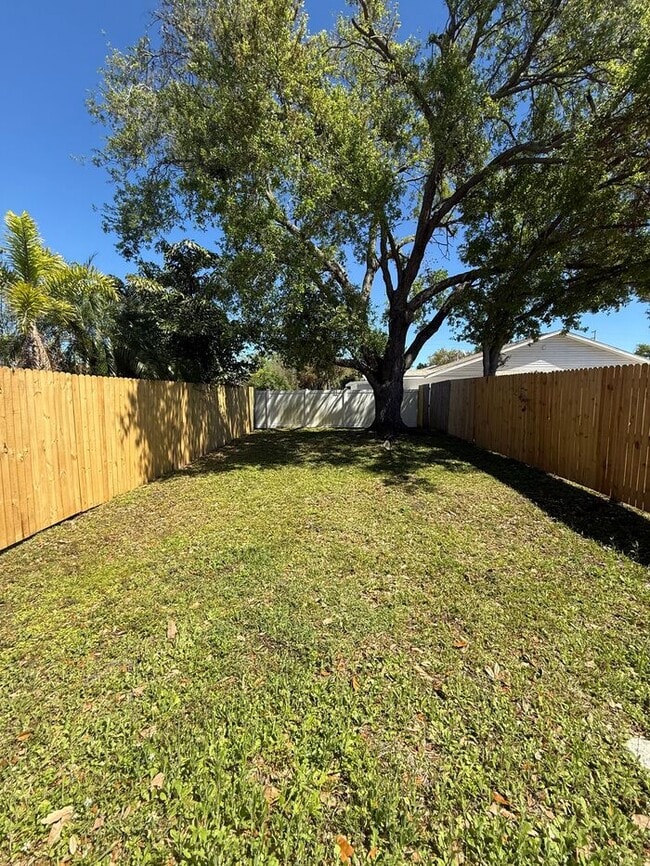 Building Photo - Charming 2 bedroom, 2 bath Home HEATHER LAKES