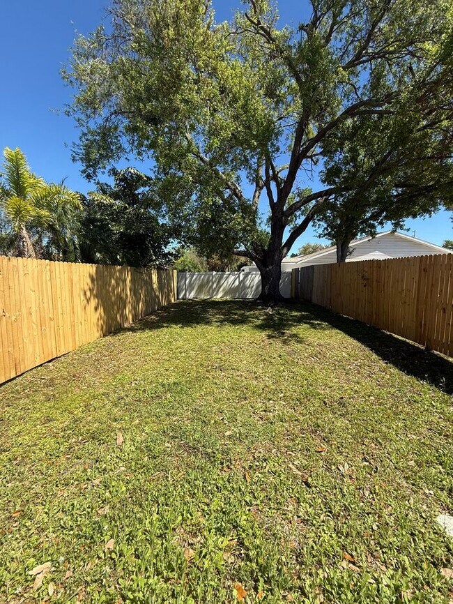 Building Photo - Stylish 2-Bedroom, 2-Bath Home in the Hear...