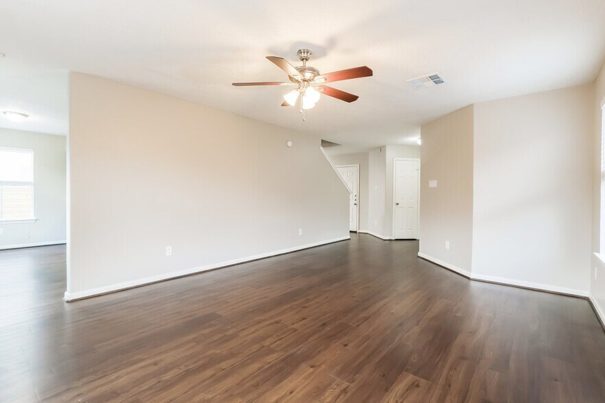 Building Photo - 21818 Hemlock Park Dr