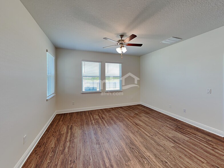 Building Photo - 1228 Sky Lks Dr