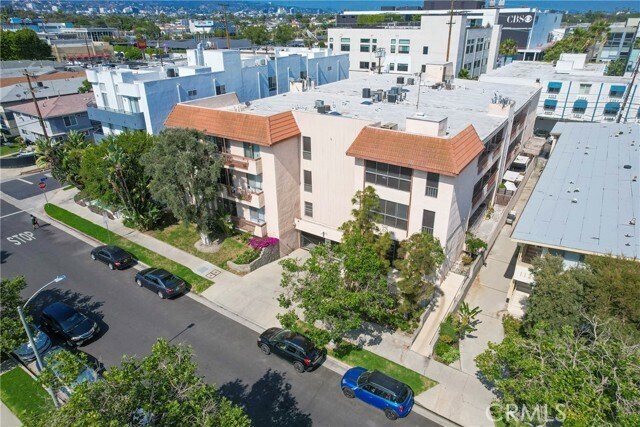 Building Photo - 104 S Hayworth Ave