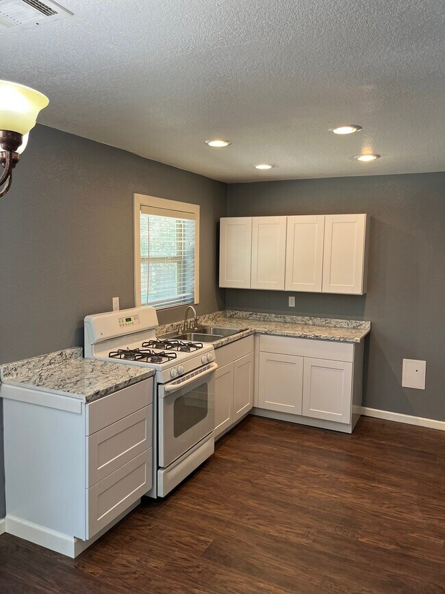 Building Photo - 2129 Brookshire St