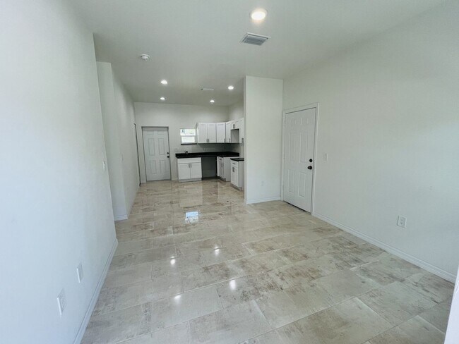 Building Photo - 3507 Sunshine Blvd N