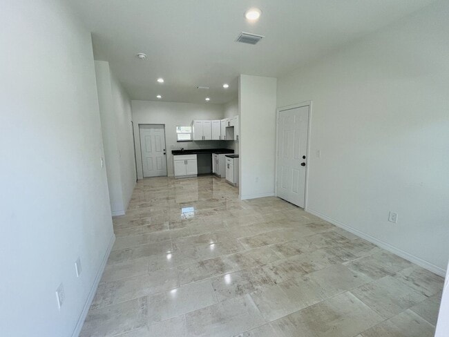 Building Photo - Brand new-TWO BED, TWO BATH, ONE CAR GARAGE