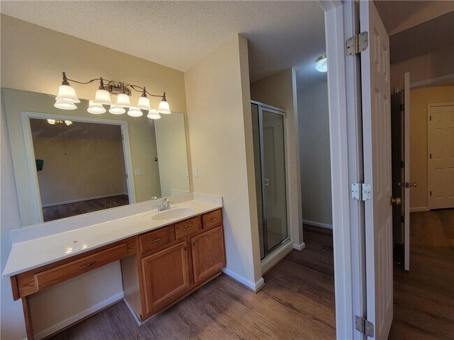 Building Photo - 2110 Glenellen Dr NW