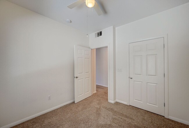 Building Photo - Charming 3-bed, 2-bath Downstairs Unit