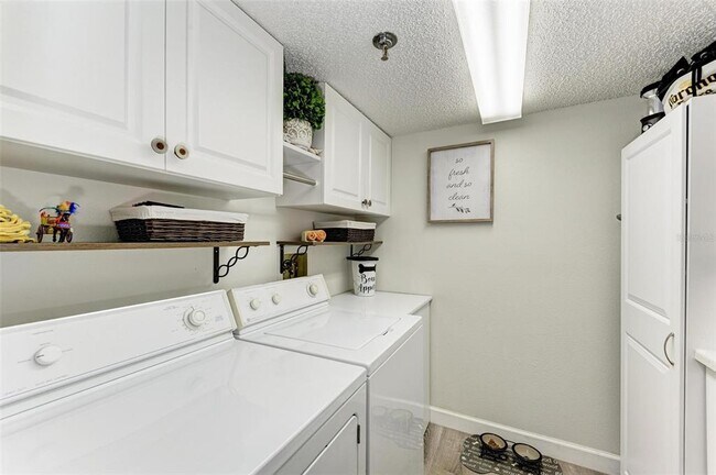 Building Photo - 4480 Fairways Blvd