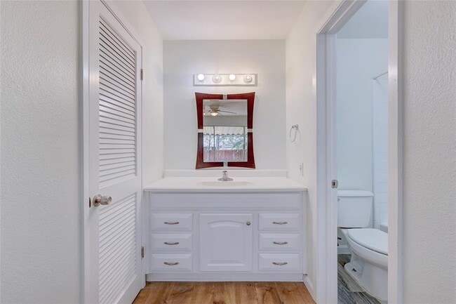 Building Photo - 8835 Tallwood Dr