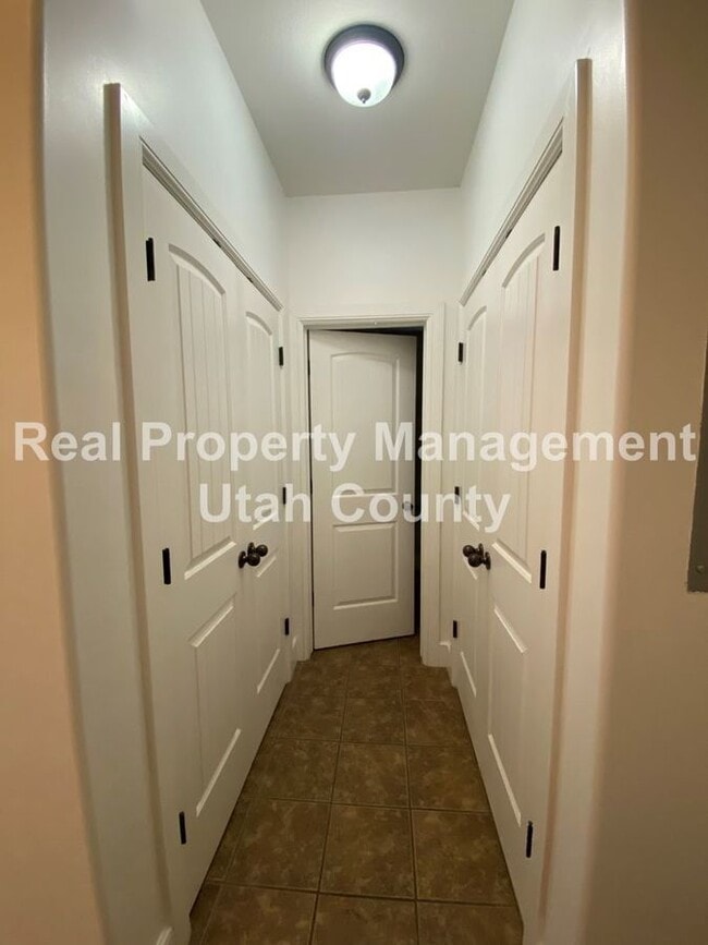 Building Photo - 1769 S 700 W