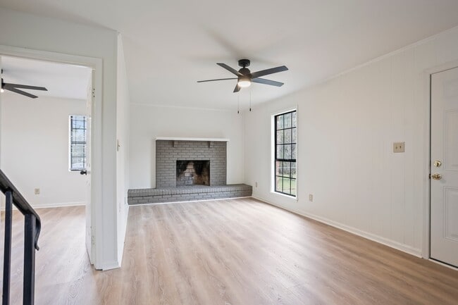 Building Photo - 3709 Kingsgate Dr