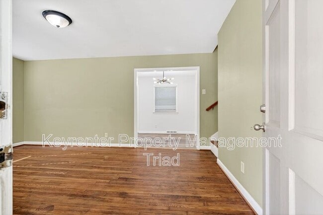 Building Photo - 1821 W Meadowview Rd