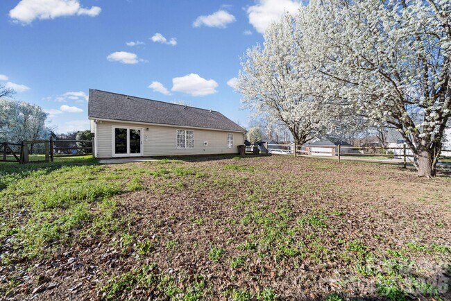 Building Photo - 2300 Genesis Dr