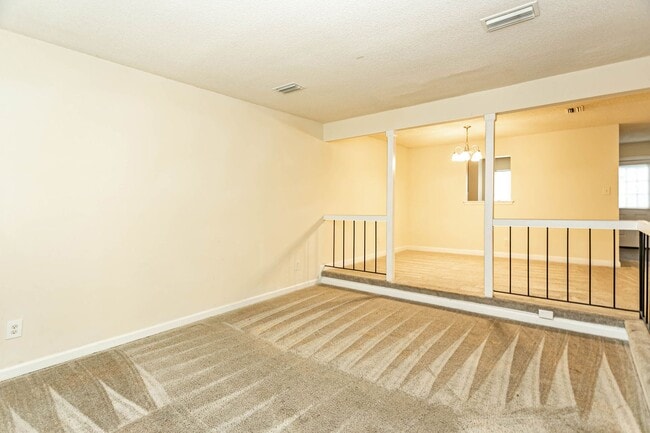 Building Photo - Don't miss the chance to call this Virginia Beach townhouse your home!