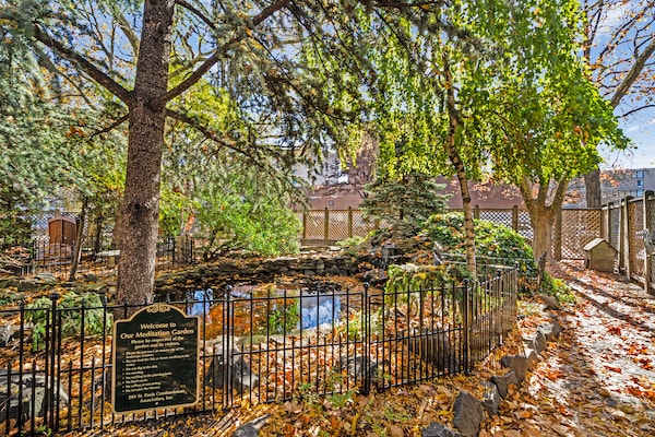 Building Photo - 201 Saint Pauls Ave