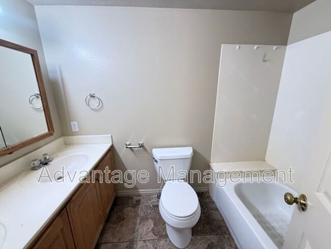 Building Photo - 1519 S 125 E St